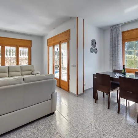 Sleeps 8 Pool Wifi Villa