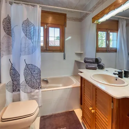 Sleeps 8 Pool Wifi Villa